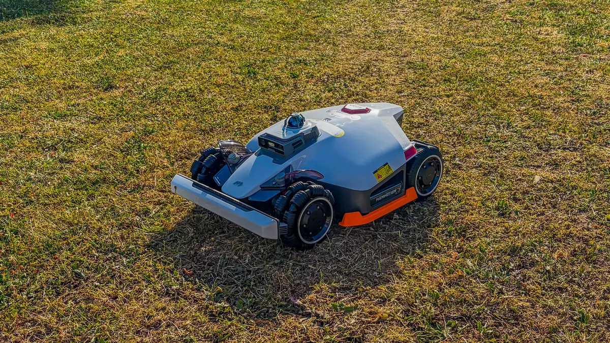 Test Mammotion Luba 3 AWD 3000&nbsp;: un robot tondeuse vraiment taill&eacute; pour les grandes surfaces&nbsp;?