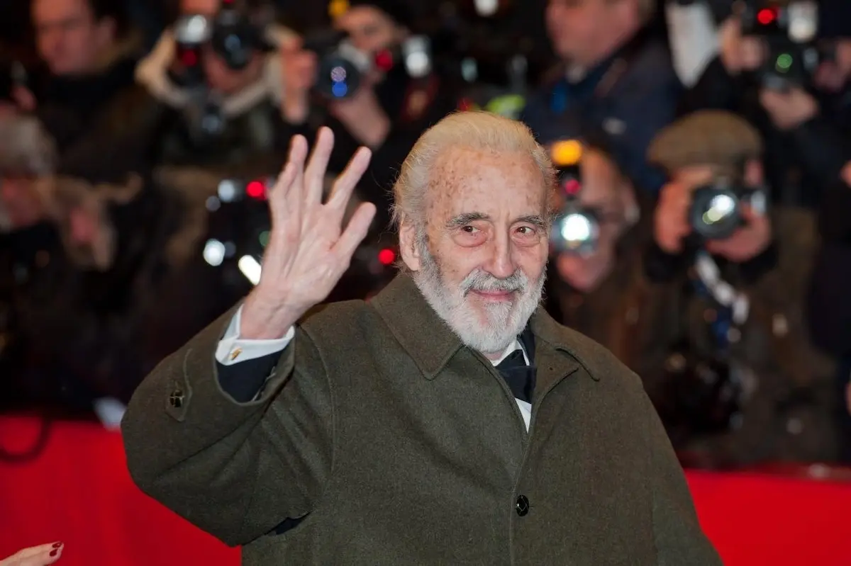 Décédé depuis 2015, Christopher Lee est de retour dans Le Seigneur des Anneaux, sans IA