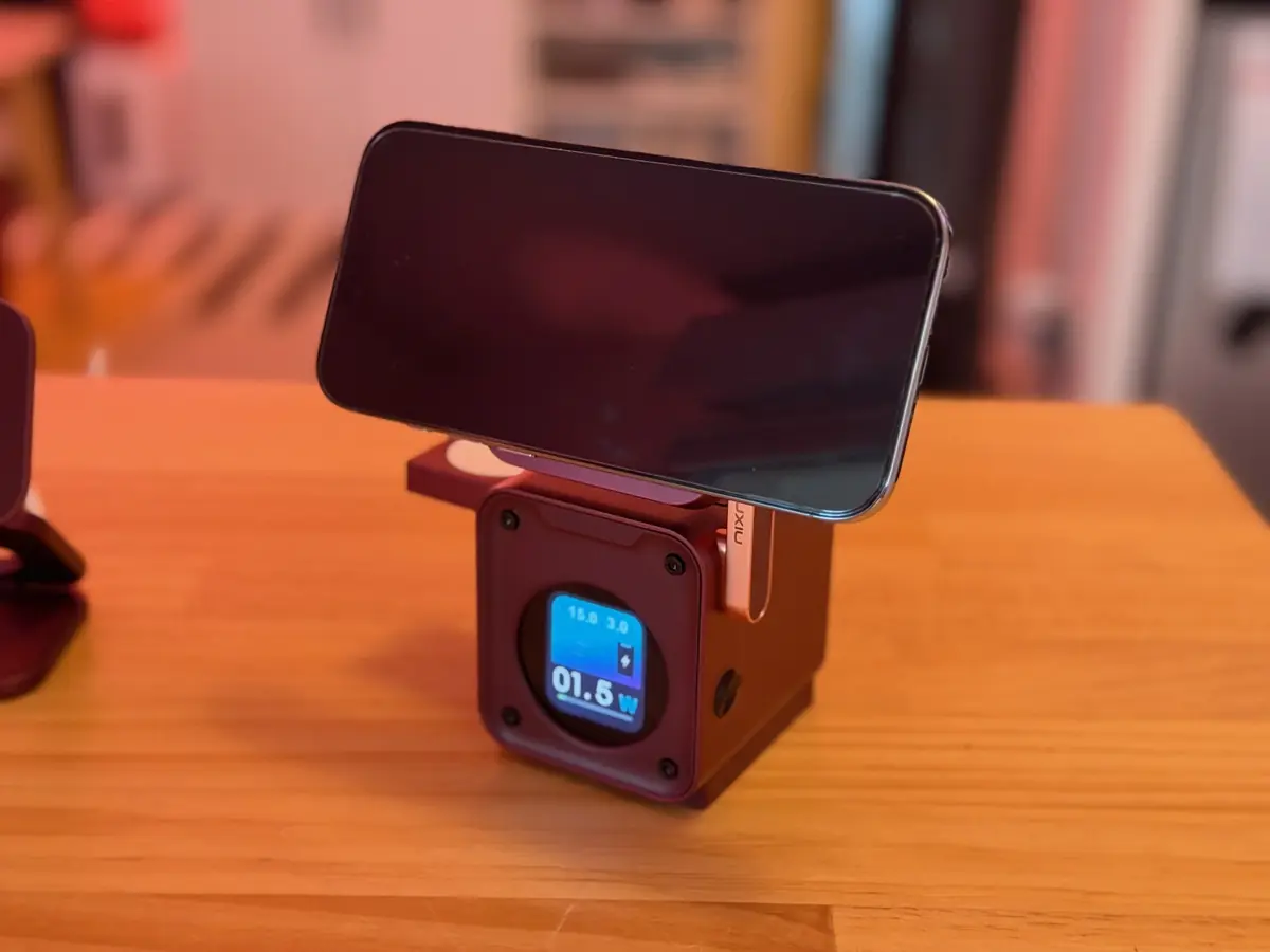 Kuxiu D5 et X40 Turbo en Bordeaux&nbsp;: les chargeurs assortis &agrave; l'iPhone 18 Pro