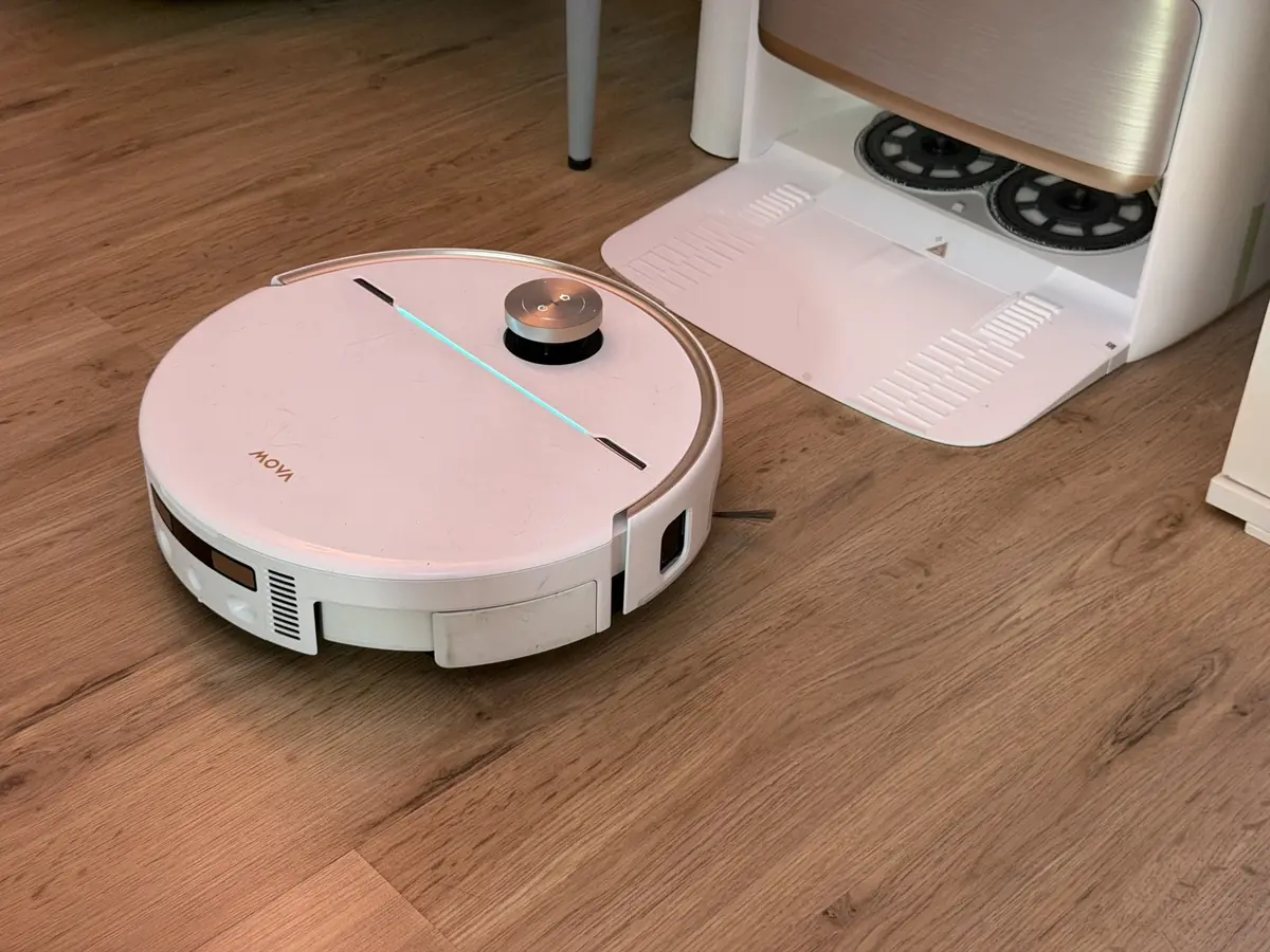 Test du MOVA V70 Ultra Complete&nbsp;: le robot aspirateur qui a le bras long