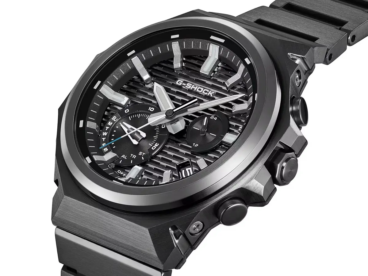 Casio affine sa G-Steel connect&eacute;e et la passe au tout noir