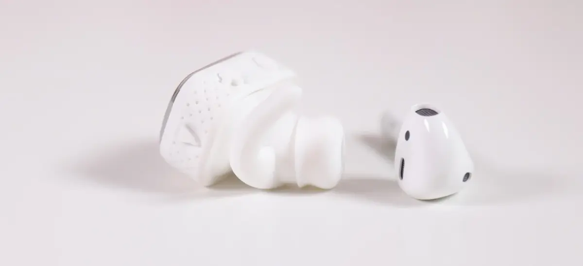 Le duel du jour : AirPods vs K'asq (PKparis), qui gagne le match de la finesse ? (et des specs)