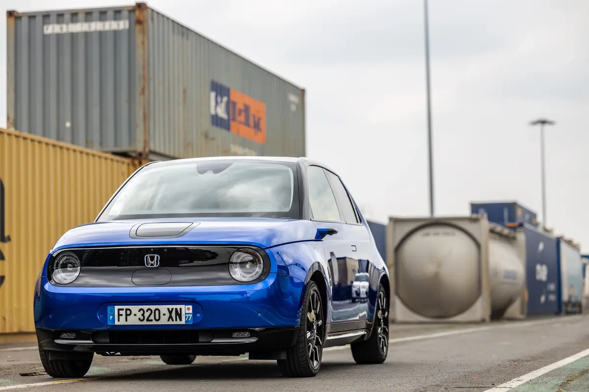 La Honda-e a &eacute;t&eacute; un petit bonbon trop cher sorti trop t&ocirc;t.