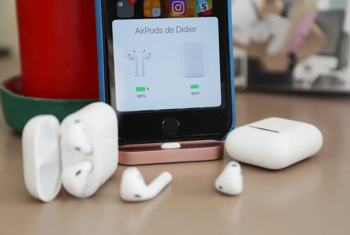 Astuce : les AirPods peuvent se recharger dans la boite d'une autre paire !