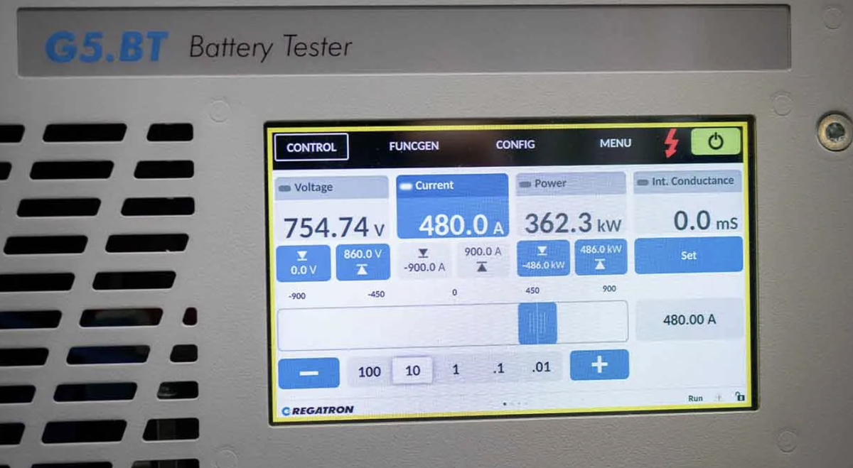 Cette voiture électrique charge (vraiment) en 10mn chrono !