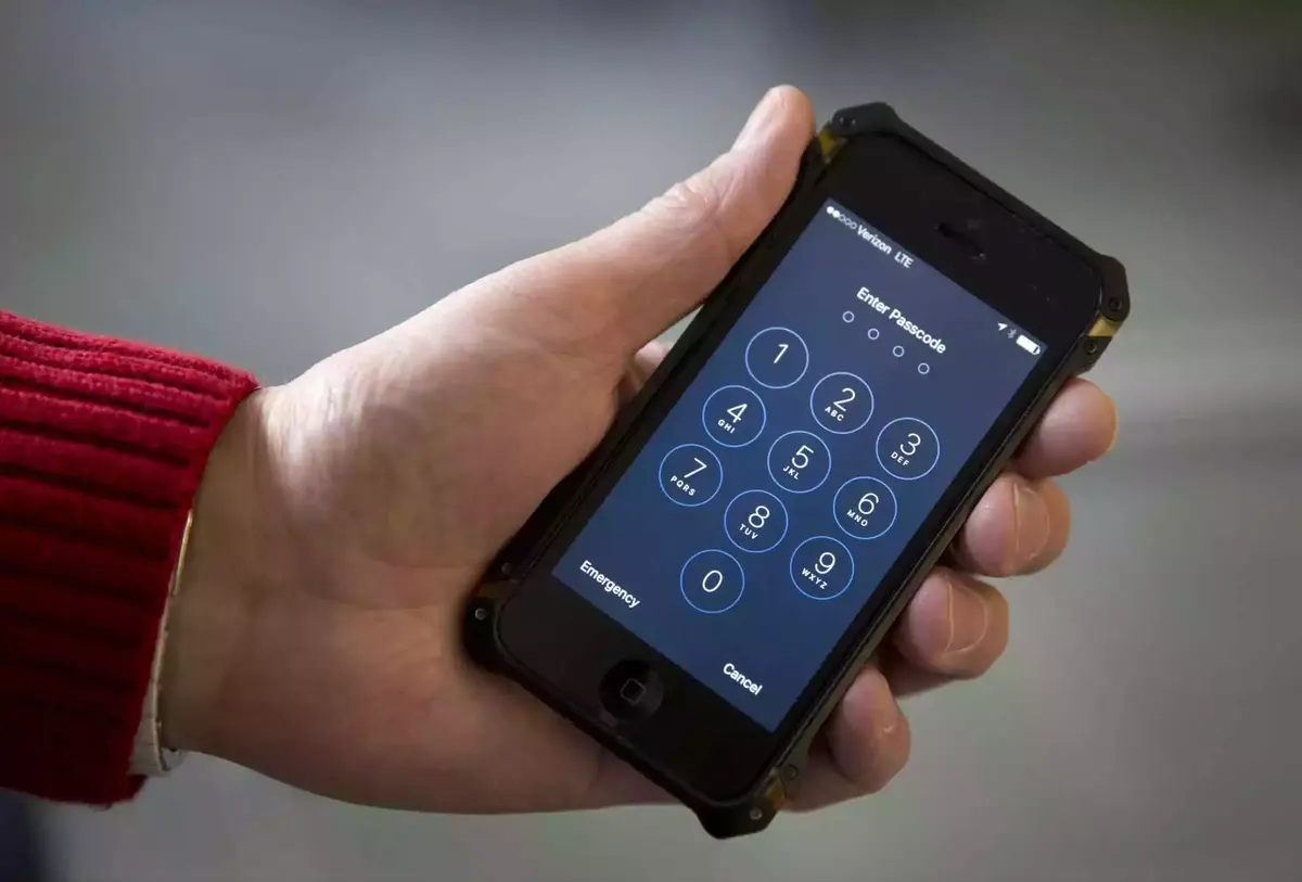 Le FBI publie des informations sur l'iPhone des tireurs de San Bernardino