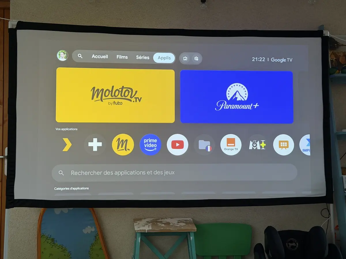 Test du Dangbei DBOX02 Pro&nbsp;: le vid&eacute;oprojecteur 4K qui veut remplacer votre t&eacute;l&eacute;