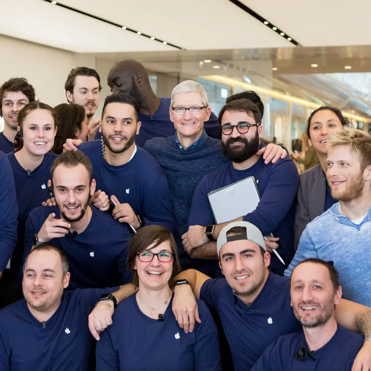 Tim Cook : "Ravi d'être de nouveau en France" (MAJ : maintenant à Paris !)