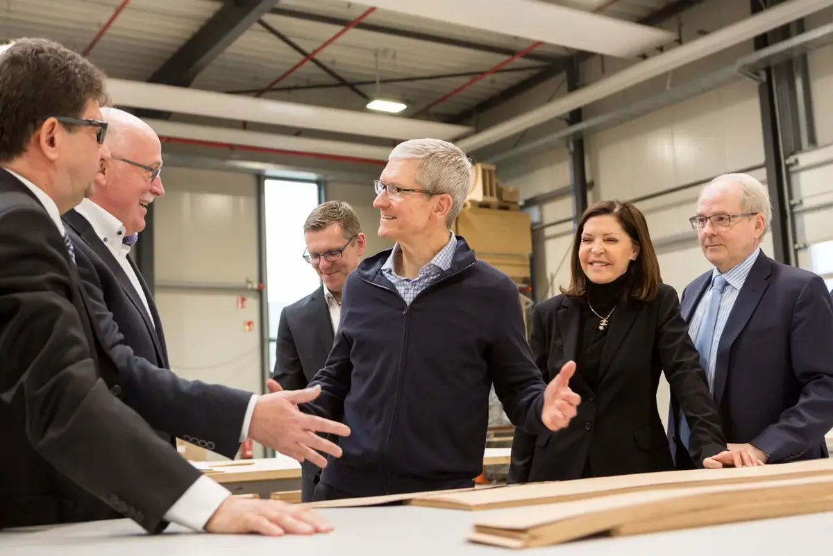 Tim Cook quitte la France et part en tournée européenne (en Allemagne)