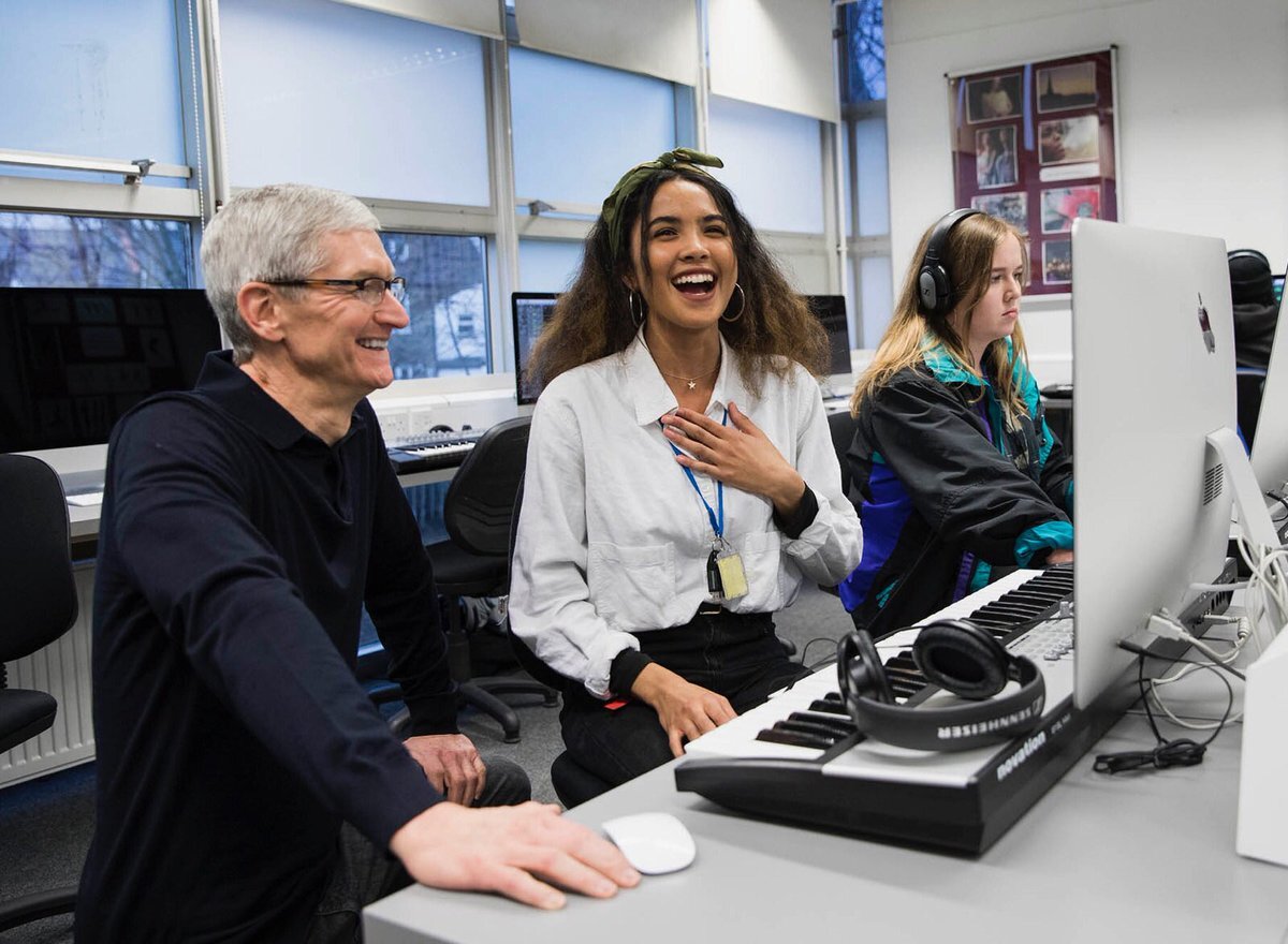 People : Bozoma Saint John, Emily Ratakowjski, Naomi Campbell, Lady Gaga, Tim Cook