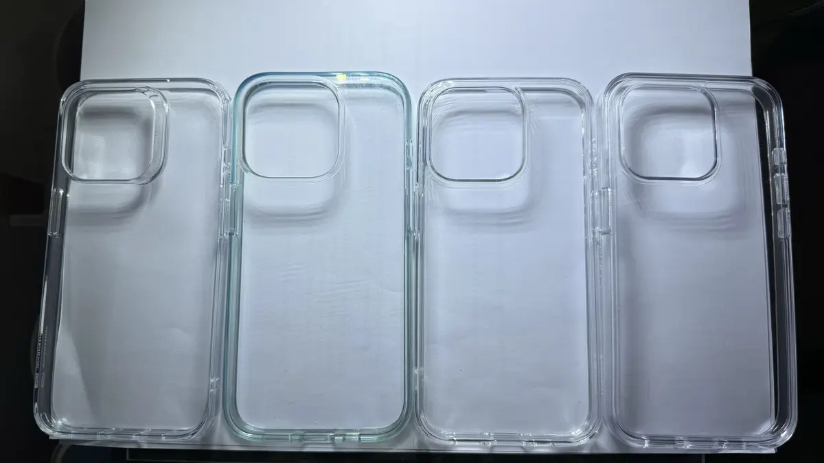 De gauche à droite : ESR > elago > Spigen > Otterbox