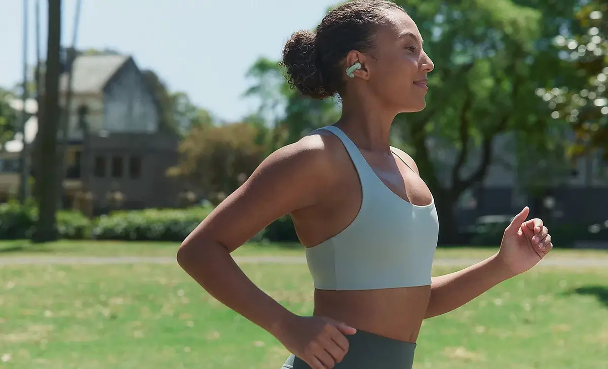 Sony lance les LinkBuds Clip, des &eacute;couteurs en forme de boucles d'oreilles &agrave; 200 euros
