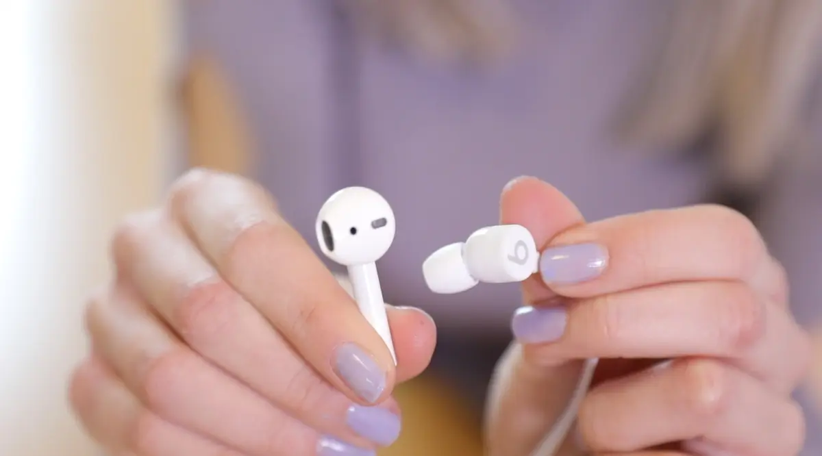 Test des BeatsX face aux AirPods : le match !