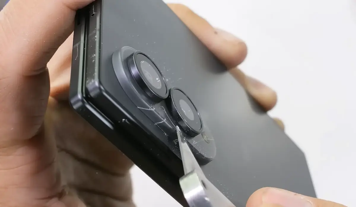 Rayures, poussi&egrave;re, flamme et pliage&nbsp;: &agrave; quoi r&eacute;siste le Galaxy Z Fold8&nbsp;?