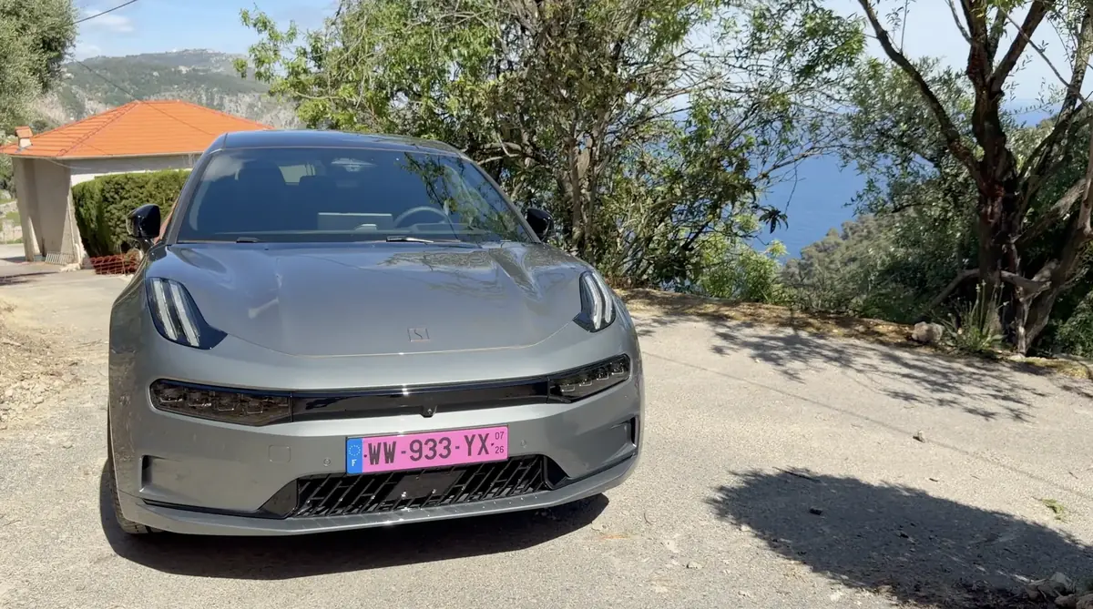 On essaie toutes les Zeekr, la marque chinoise de luxe qui d&eacute;barque en France&nbsp;!