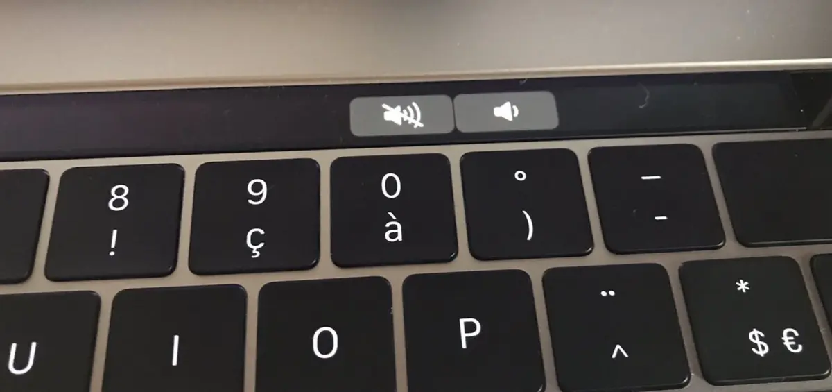 MacBook Pro 2016 : la Touch Bar plante encore (mais Touch ID résiste mieux)