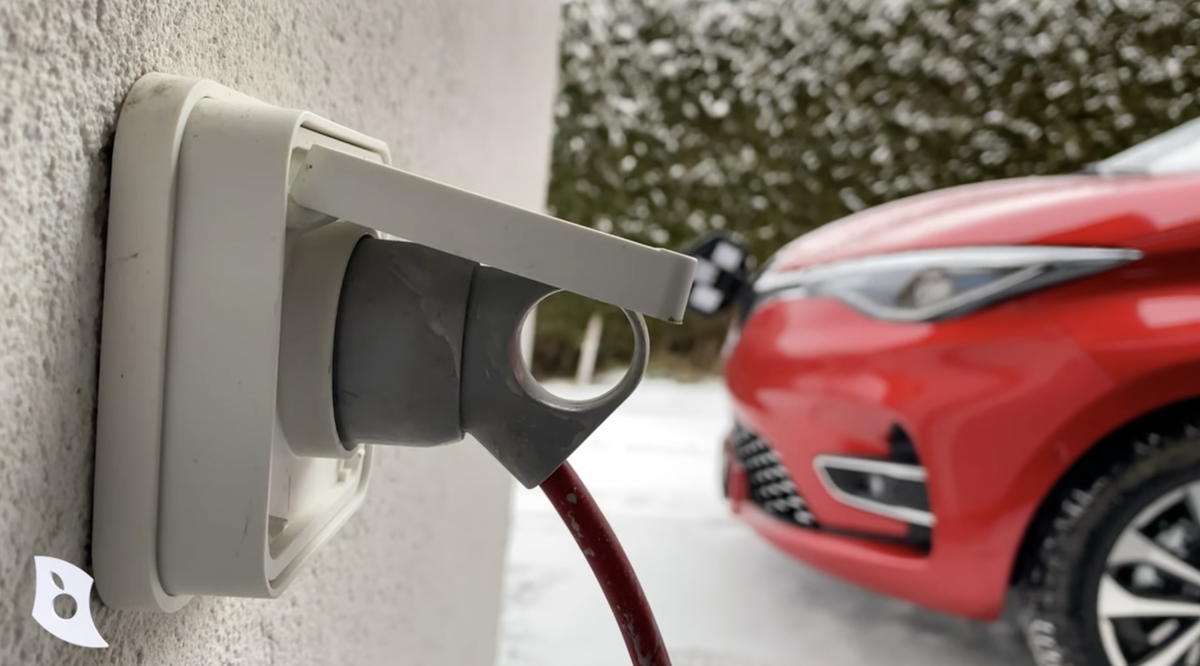 Ce chargeur pour voiture électrique (en promo) divise par deux le temps de recharge à la maison