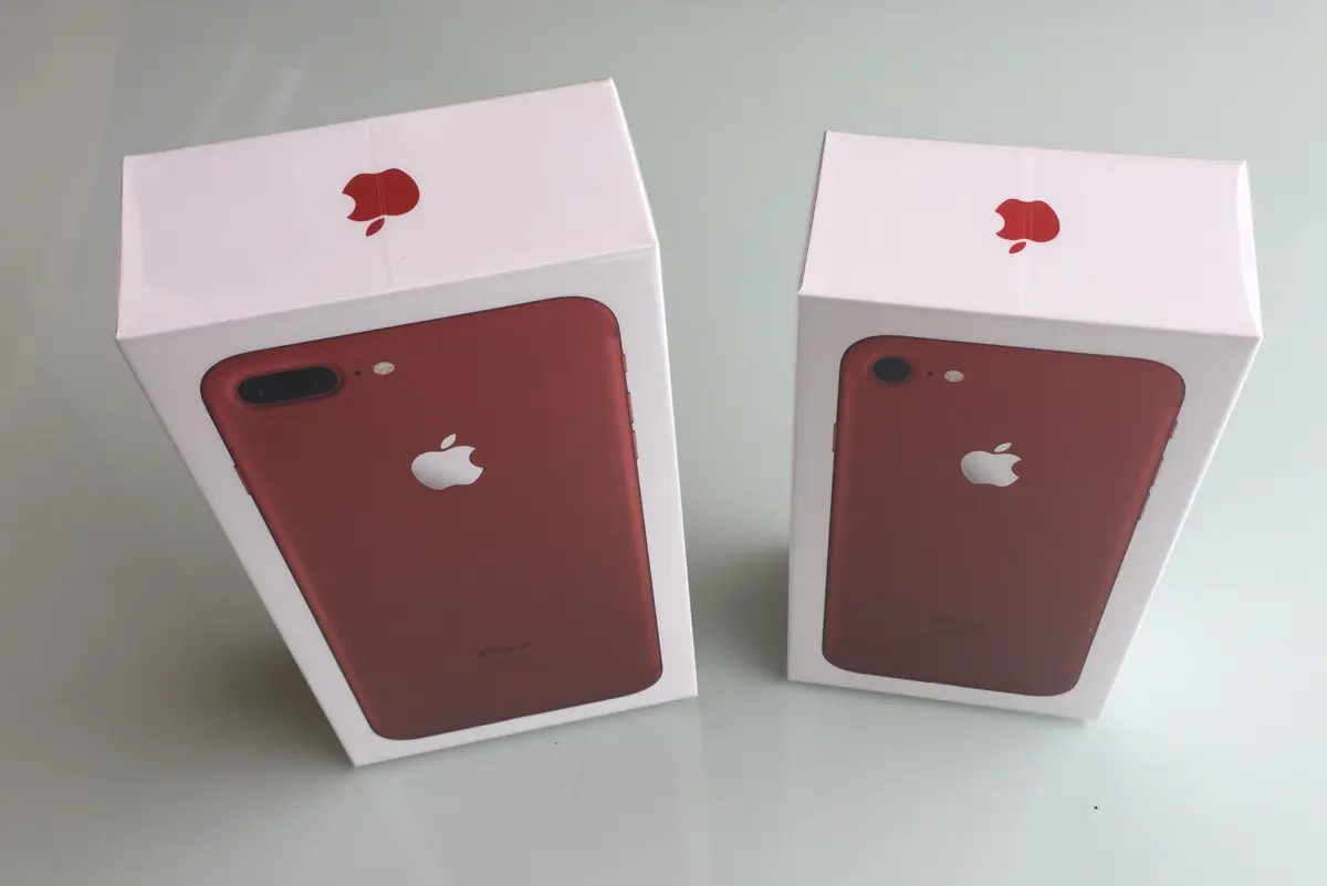 Les iPhone 7 "RED" sont visibles en Apple Store, avec un peu de stock en France (photo)