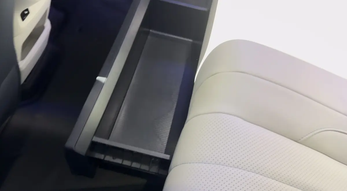 Le chinois Geely d&eacute;barque en France avec l'E5, un SUV &eacute;lectrique cossu, d&egrave;s 399&euro;/mois sans apport