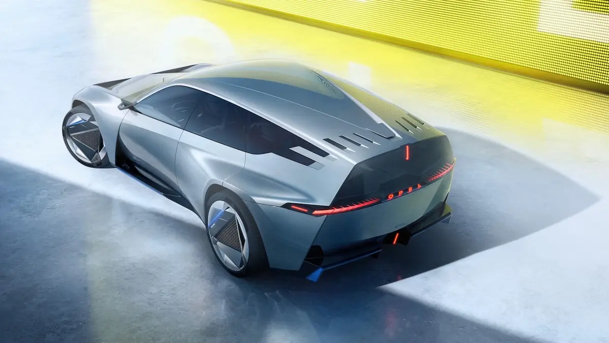 Opel STX Concept&nbsp;: le break &eacute;lectrique qui annonce la future Astra