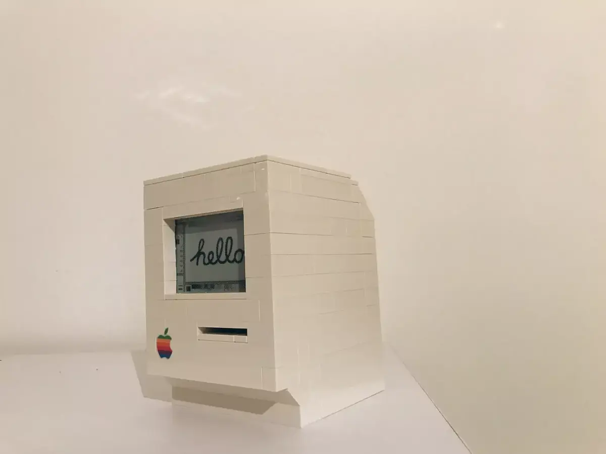 Insolite : il crée un Macintosh Classic "fonctionnel" avec des LEGO et un Raspberry Pi