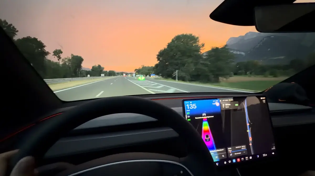 Essai Model Y 7 places 2026&nbsp;: peut-on vraiment partir en vacances en famille avec des bagages&nbsp;?