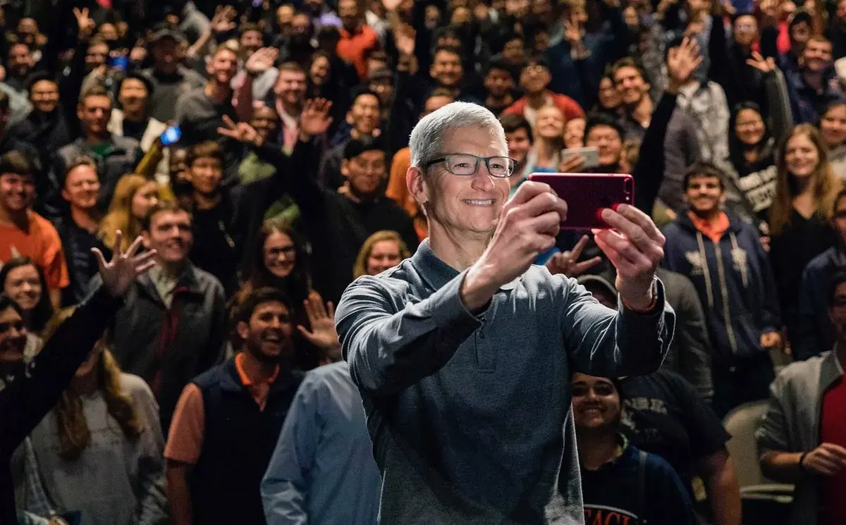 Tim Cook prône l'ouverture et la diversité devant les étudiants d'Auburn