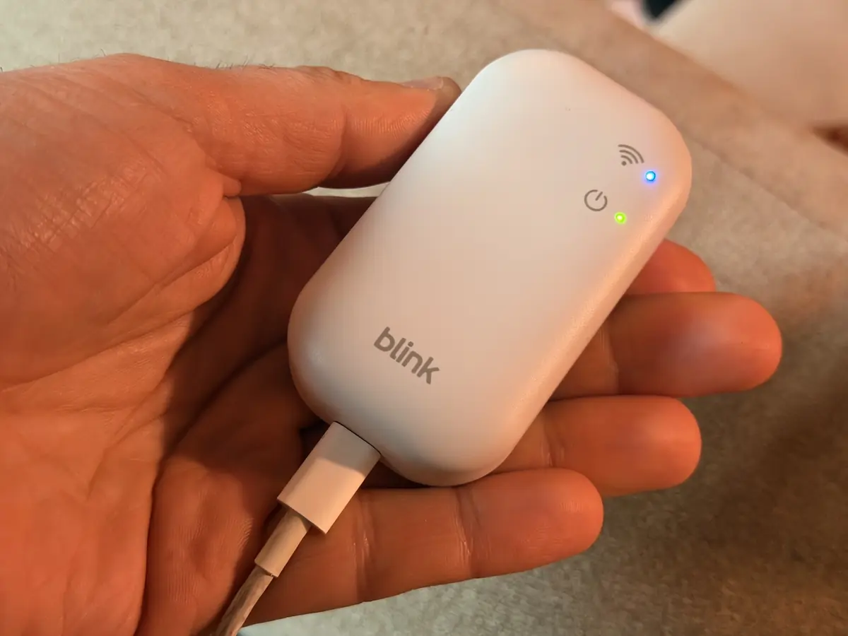 Test de la cam&eacute;ra Blink 2K+ ext&eacute;rieure, simple &agrave; utiliser, mais un abonnement quasi obligatoire