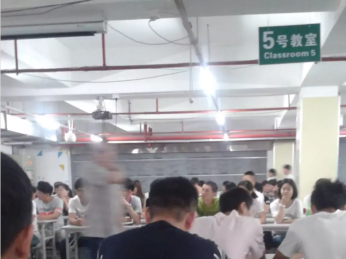 Infiltré dans une usine d'iPhone, un étudiant raconte son quotidien d'ouvrier chinois