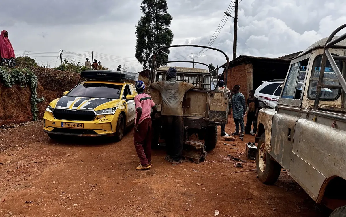 Ils traversent l'Afrique en voiture électrique ! Interview des VanLifers "4x4Electric"