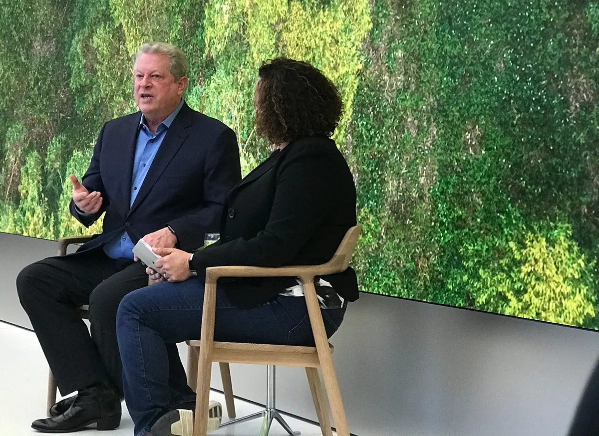 Journée de la Terre : les Apple Store passent au vert (Strasbourg) et Al Gore en photo