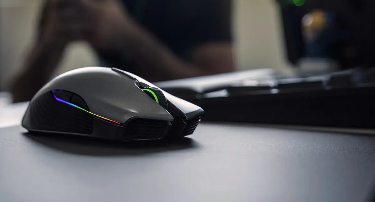 Razer aurait enfin trouvé une souris sans fil taillée pour le jeu : la Lancehead