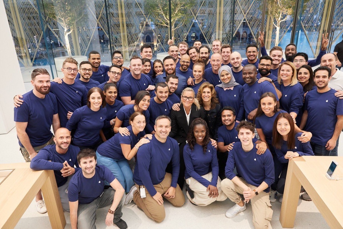 L'image du soir : l'album photo d'Angela Ahrendts à Dubai