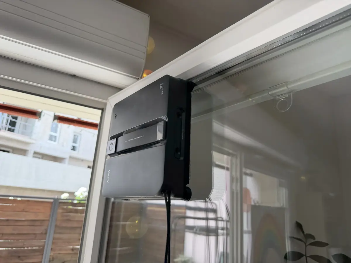 Test du Mova N1&nbsp;: pour 249 euros, ce petit robot m'a presque d&eacute;barrass&eacute; de la corv&eacute;e des vitres