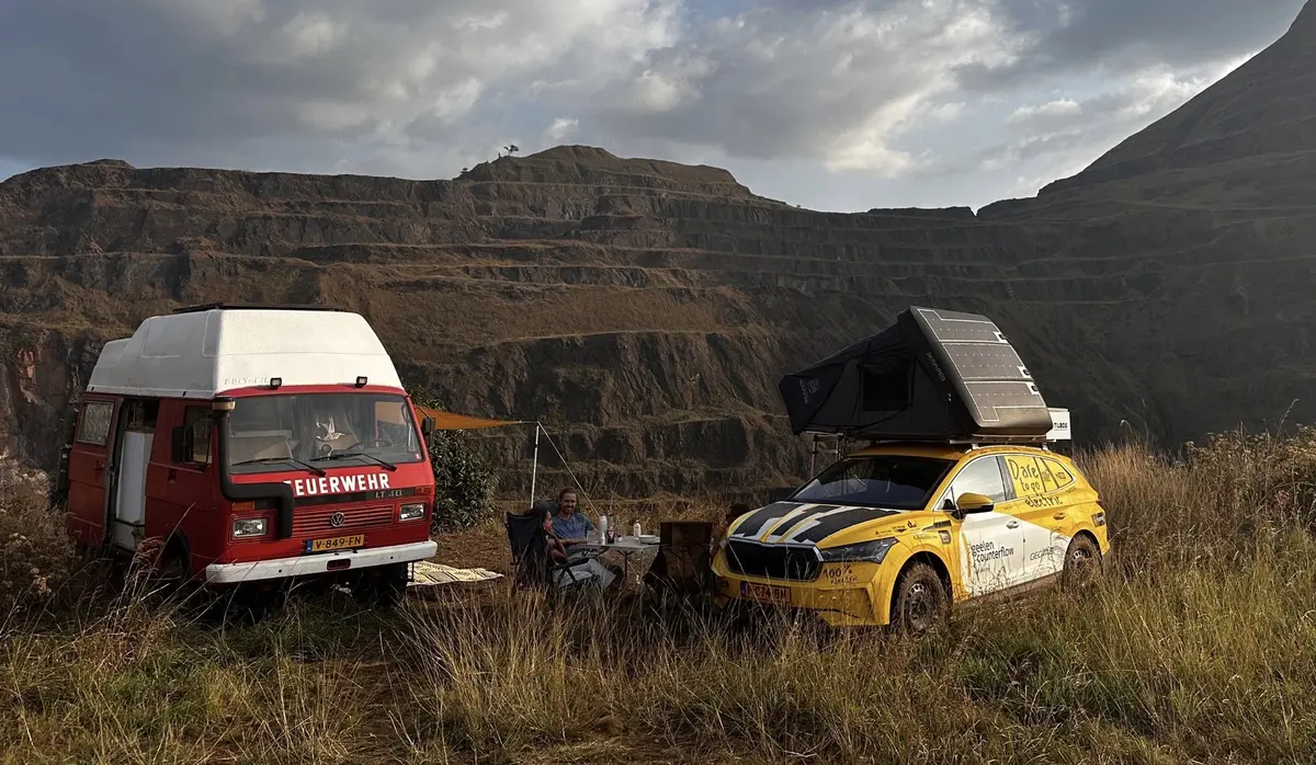 Ils traversent l'Afrique en voiture électrique ! Interview des VanLifers "4x4Electric"