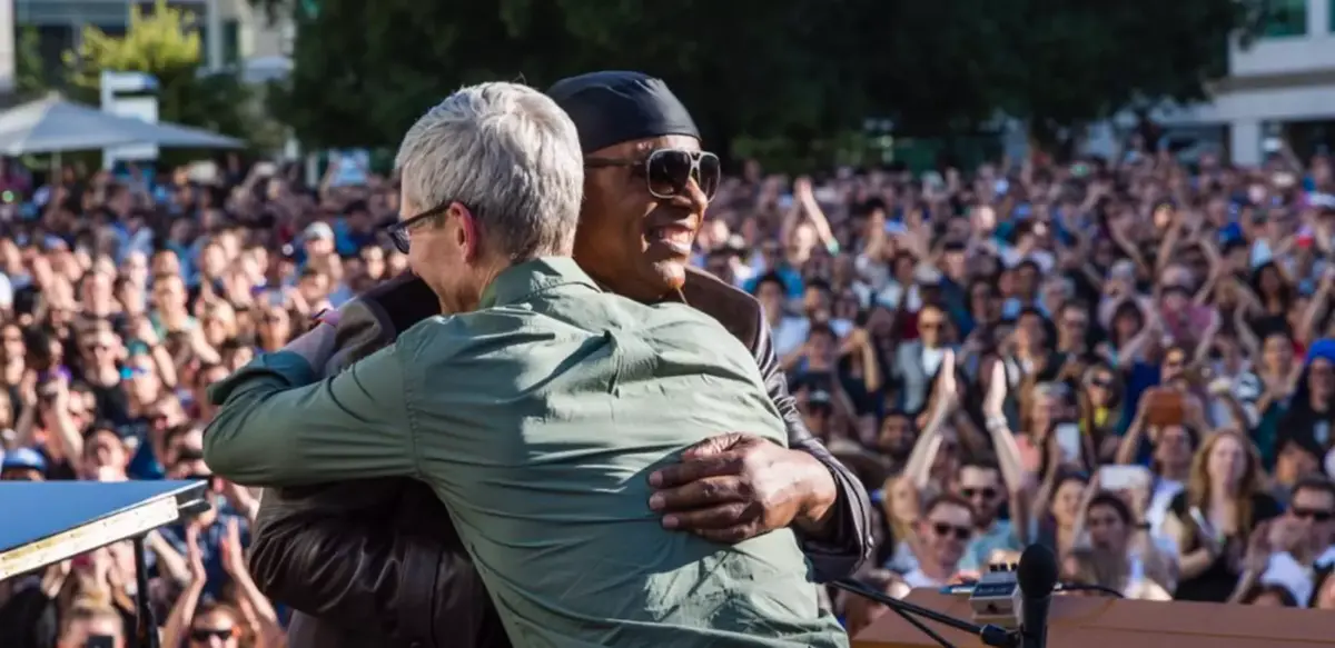 #GAAD : Stevie Wonder en concert sur le campus d'Apple