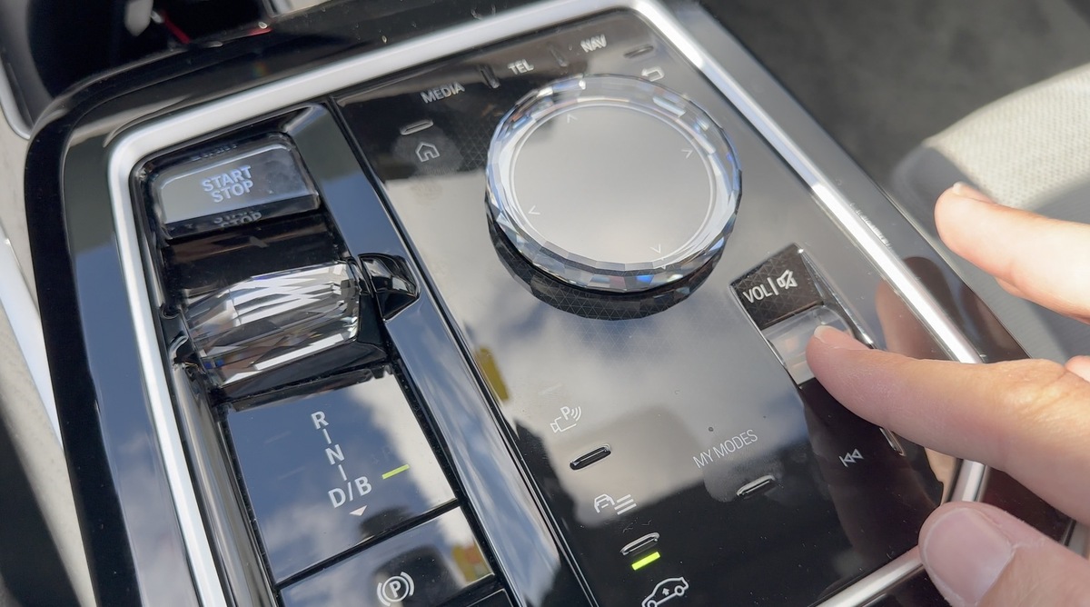 Essai BMW i7 : PS5, écran 8K, CarKey... plus techno que Tesla ?