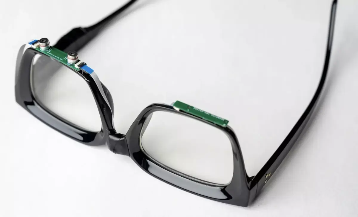 Ces lunettes peuvent lire sur vos lèvres !