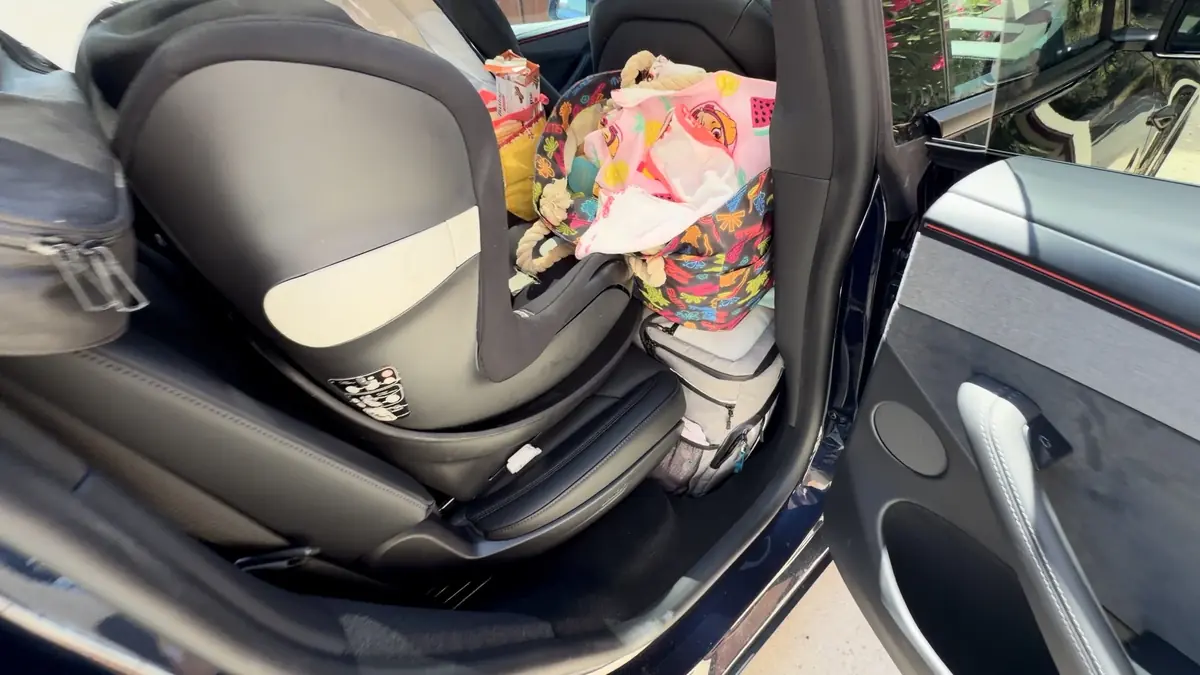 Essai Model Y 7 places 2026&nbsp;: peut-on vraiment partir en vacances en famille avec des bagages&nbsp;?