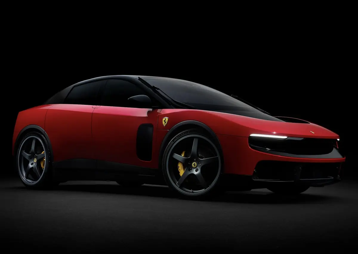 Lamborghini assume d'avoir tu&eacute; sa voiture &eacute;lectrique, et regarde Ferrari ramer