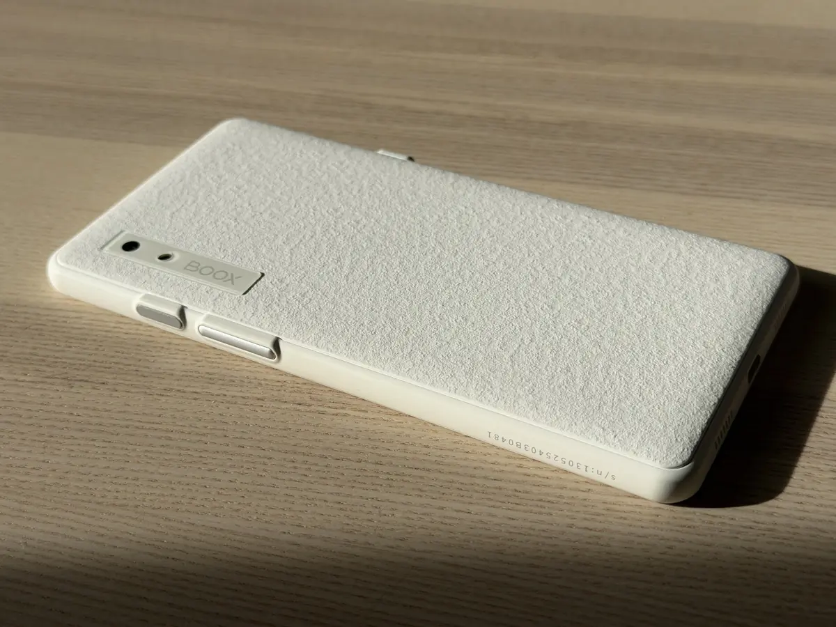 Du plastique, mais loin d'être désagréable en main