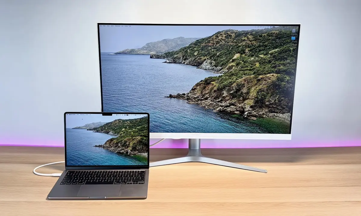 Le Japannext et le MacBook Air, tous les deux &agrave; leur luminosit&eacute; max