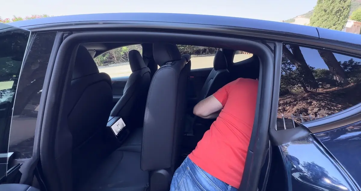 Essai Model Y 7 places 2026&nbsp;: peut-on vraiment partir en vacances en famille avec des bagages&nbsp;?