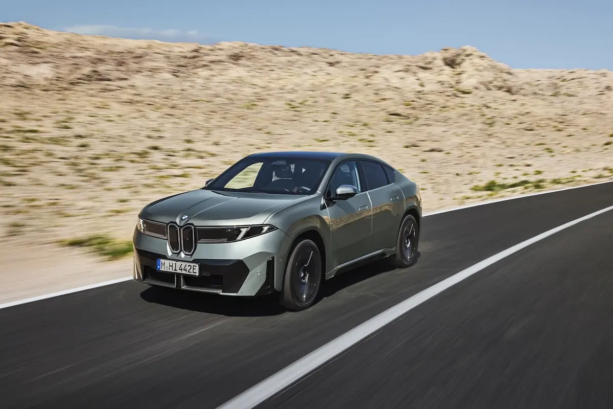 BMW iX4&nbsp;: jusqu'&agrave; 828 km d'autonomie pour le SUV coup&eacute; &eacute;lectrique