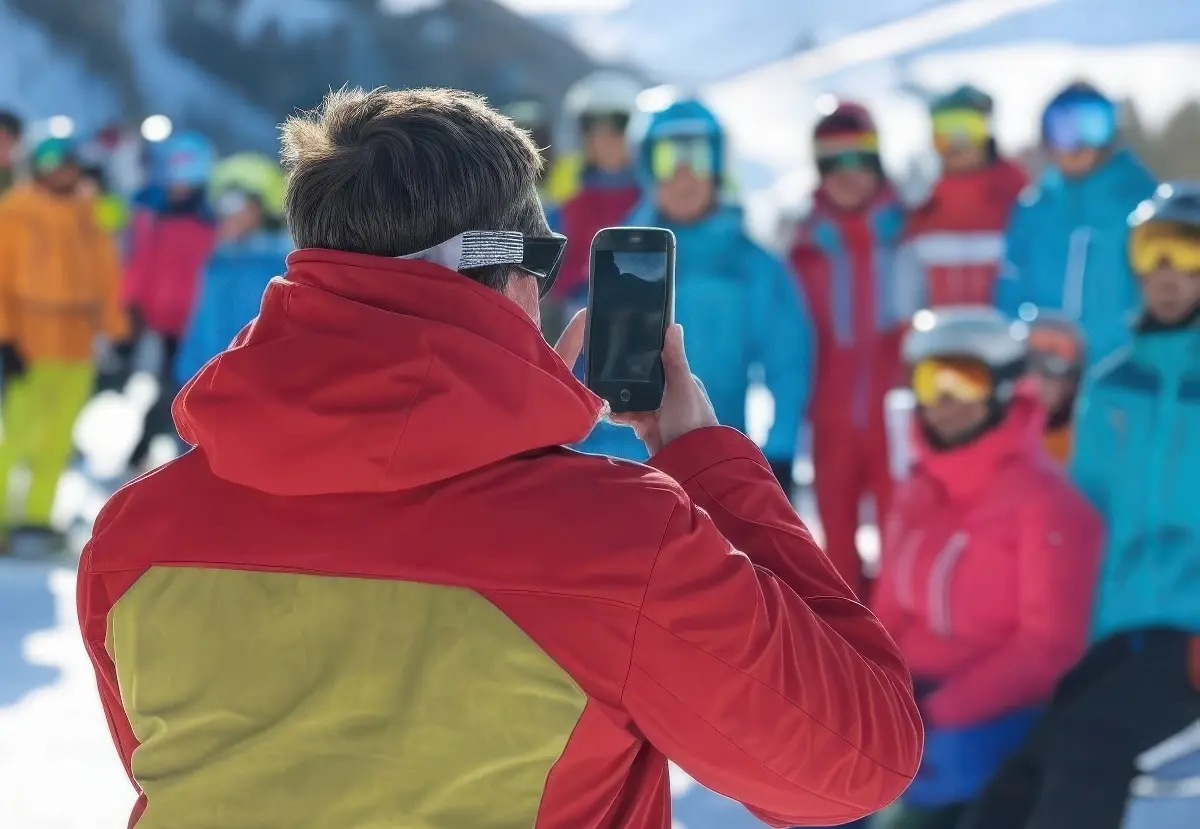 Il prend une photo avec son smartphone et fait une chute de 600 mètres