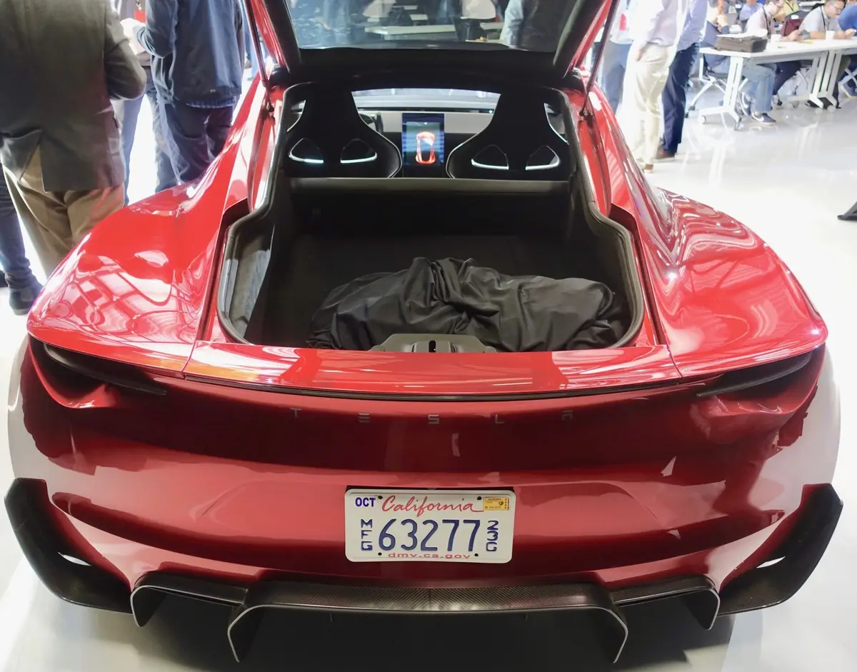 Tesla d&eacute;voilera enfin son second Roadster le 1er octobre&nbsp;! D&eacute;j&agrave; trop tard&nbsp;?