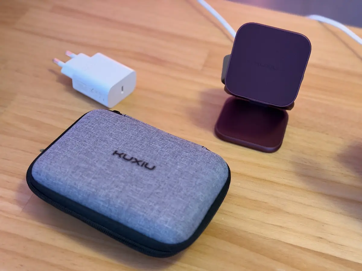 Kuxiu D5 et X40 Turbo en Bordeaux&nbsp;: les chargeurs assortis &agrave; l'iPhone 18 Pro