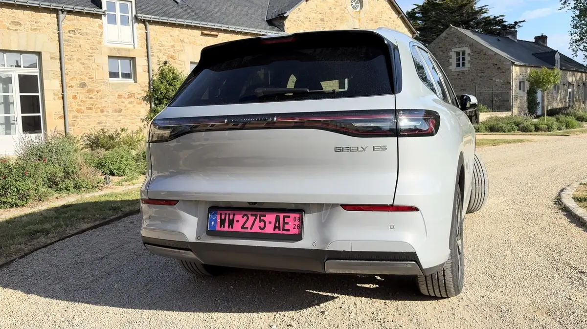 Essai Geely E5&nbsp;: une bonne le&ccedil;on de "premium" &agrave; Volkswagen et Stellantis&nbsp;!