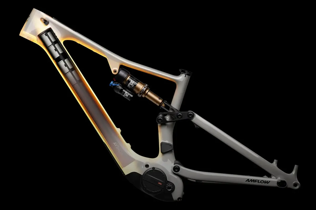 Amflow PR et PX Carbon propuls&eacute;s par les moteurs Avinox M2 avec de la techno de drone dedans