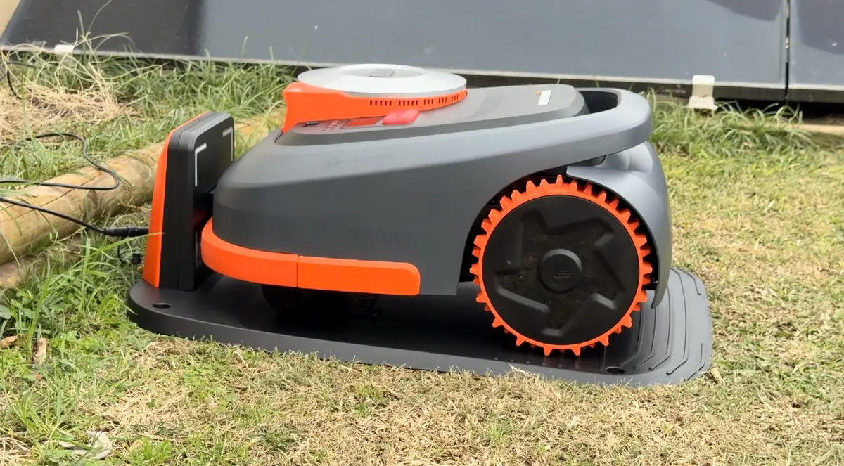 Test Navimow H206&nbsp;: un robot-tondeuse avec LIDAR et AirTag int&eacute;gr&eacute;s pour les grands jardins&nbsp;!